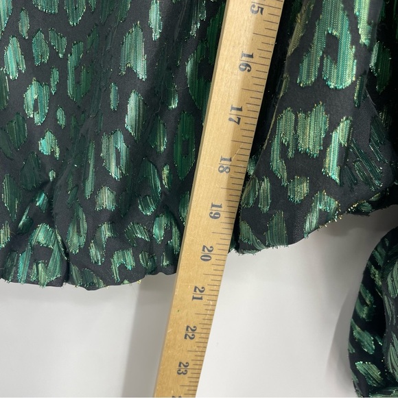 Do+be green cheetah leopard one shoulder top Sz L - Picture 6 of 7